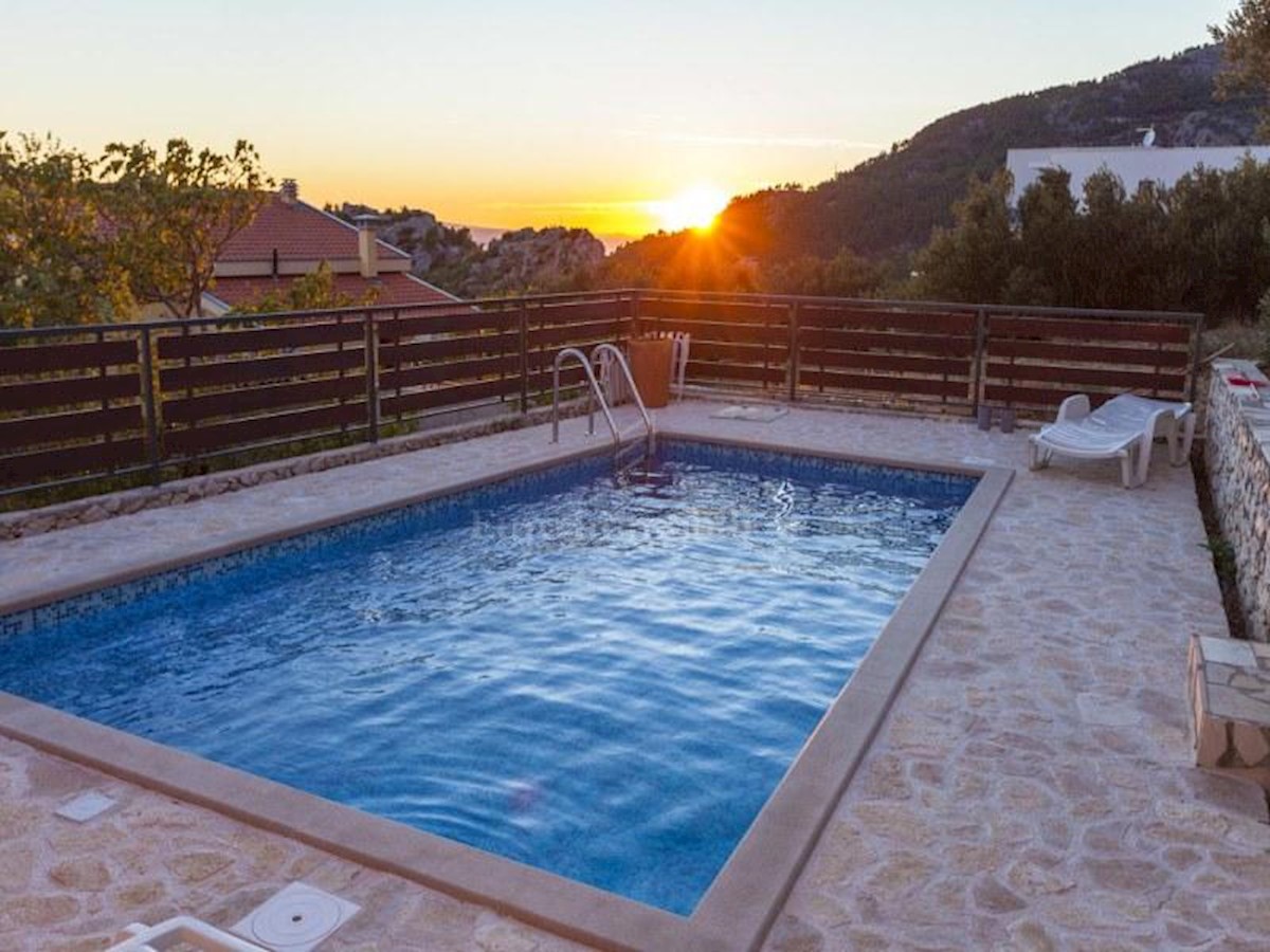 House with swimming pool and beautiful sea view in Veliko Brdo