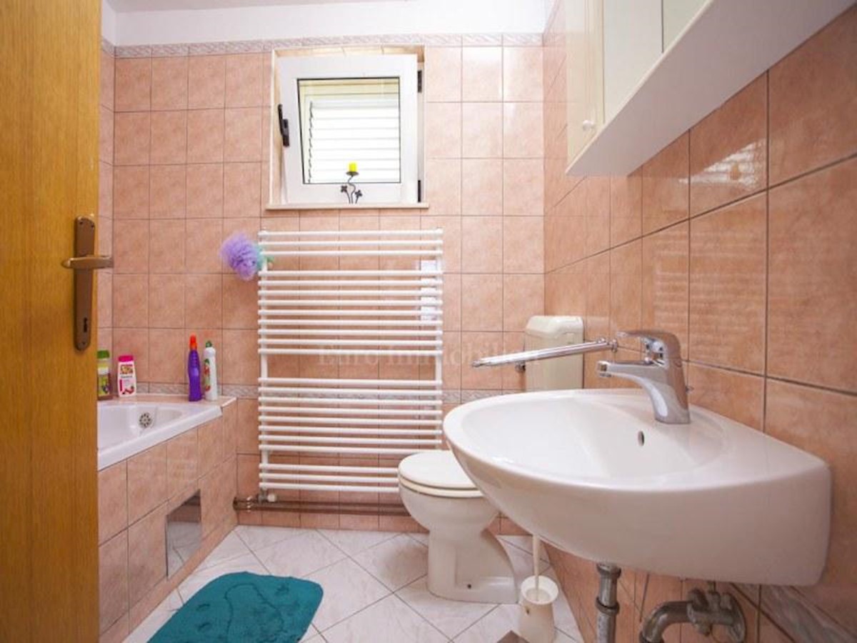 House with swimming pool and beautiful sea view in Veliko Brdo