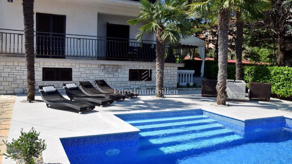 Beautiful detached house with pool, Malinska - island of Krk