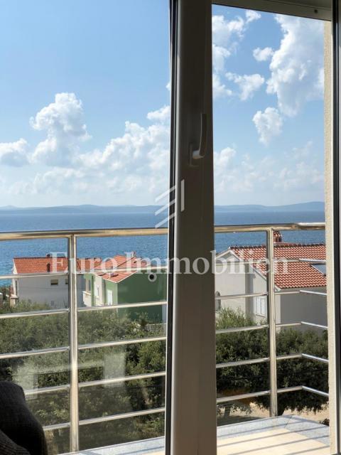 House with 10 apartments and sea view, Petrčane