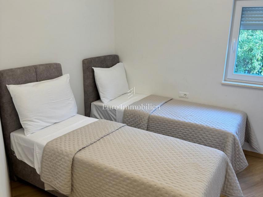 Appartamento di tre stanze con vista mare in un nuovo edificio a Baška Voda