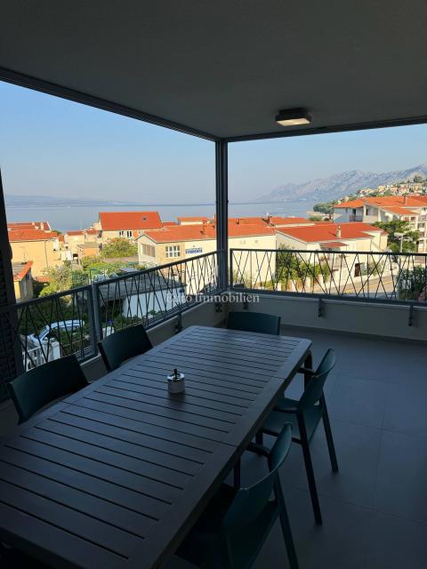 Appartamento di tre stanze con vista mare in un nuovo edificio a Baška Voda
