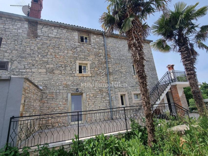 Casa in pietra ristrutturata con piscina, a 3 km dal mare