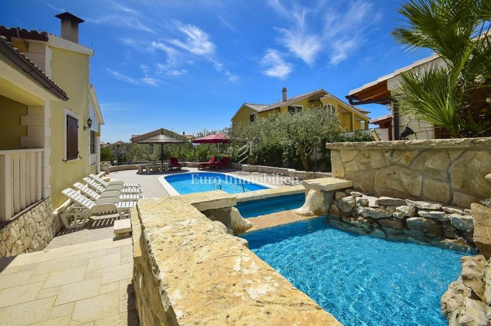Vodice - villa con piscina e bellissimo giardino