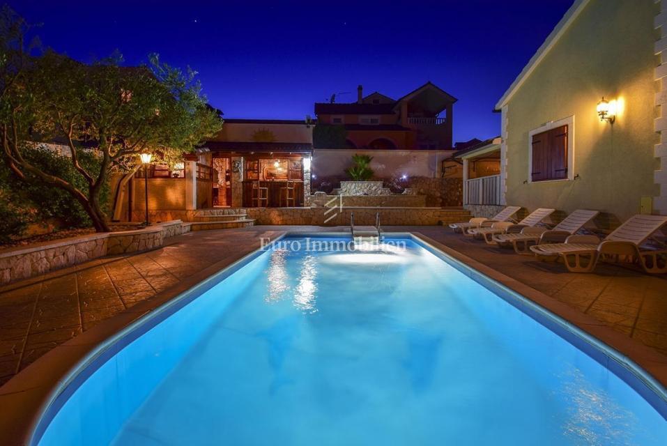 Vodice - villa con piscina e bellissimo giardino