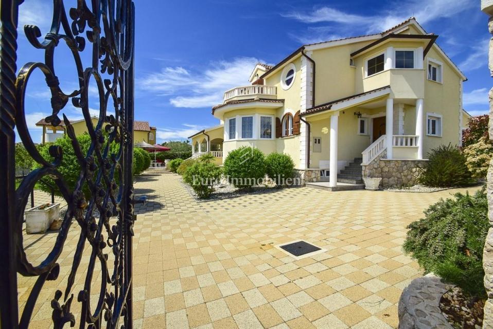 Vodice - villa con piscina e bellissimo giardino