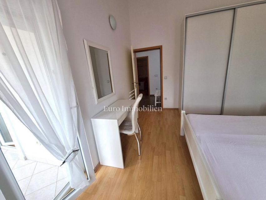 PARENZO!!! Casa bifamiliare con piscina, a 5 km dal centro cittadino