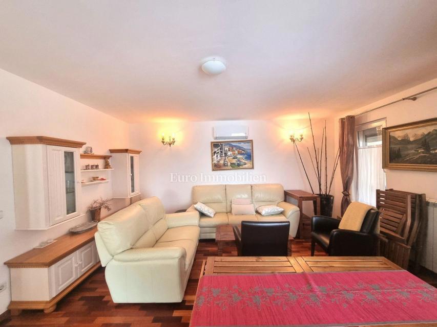 PARENZO!!! Casa bifamiliare con piscina, a 5 km dal centro cittadino