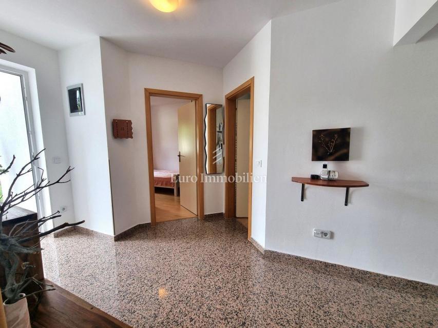 PARENZO!!! Casa bifamiliare con piscina, a 5 km dal centro cittadino