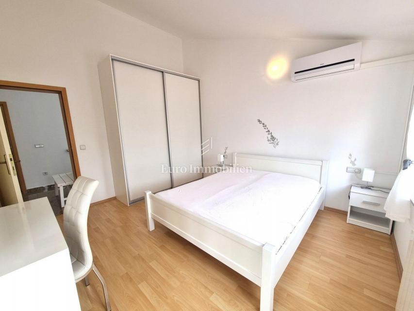 PARENZO!!! Casa bifamiliare con piscina, a 5 km dal centro cittadino