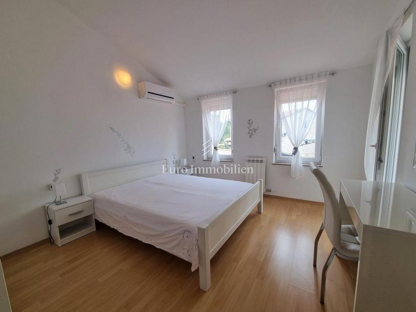 PARENZO!!! Casa bifamiliare con piscina, a 5 km dal centro cittadino