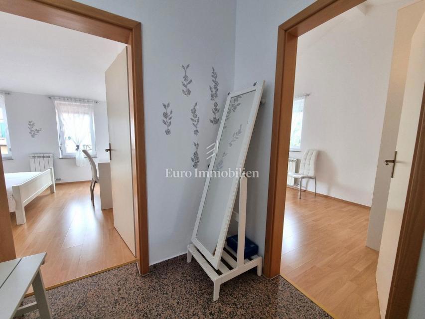 PARENZO!!! Casa bifamiliare con piscina, a 5 km dal centro cittadino