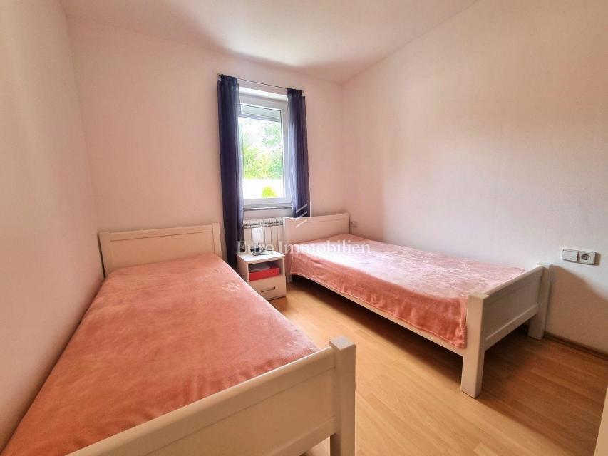 PARENZO!!! Casa bifamiliare con piscina, a 5 km dal centro cittadino