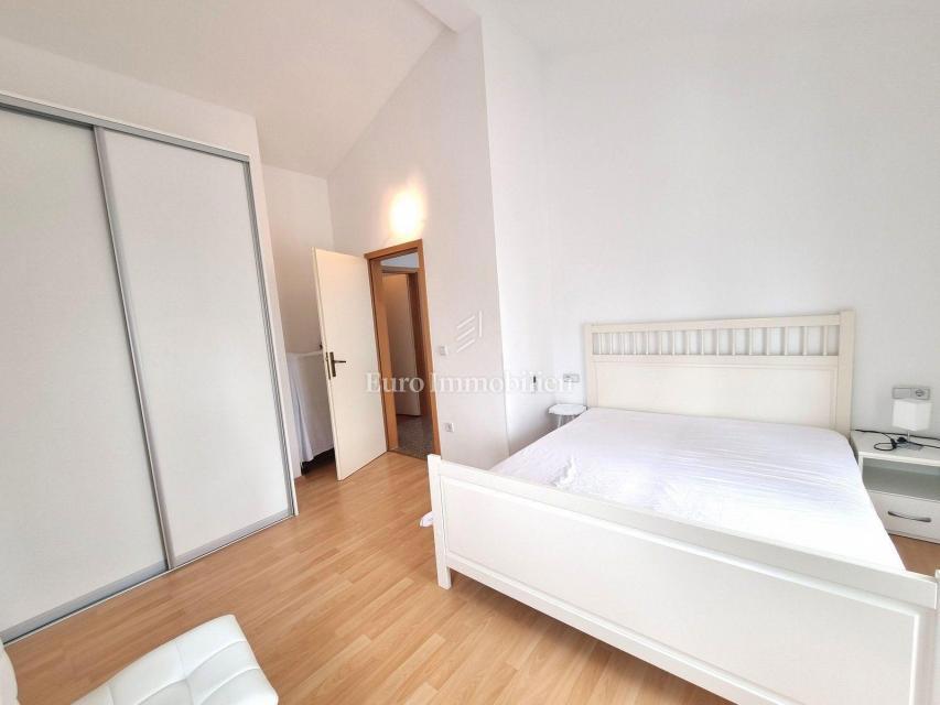 PARENZO!!! Casa bifamiliare con piscina, a 5 km dal centro cittadino