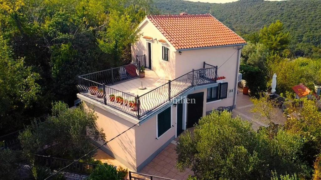 Casa indipendente con vista mare