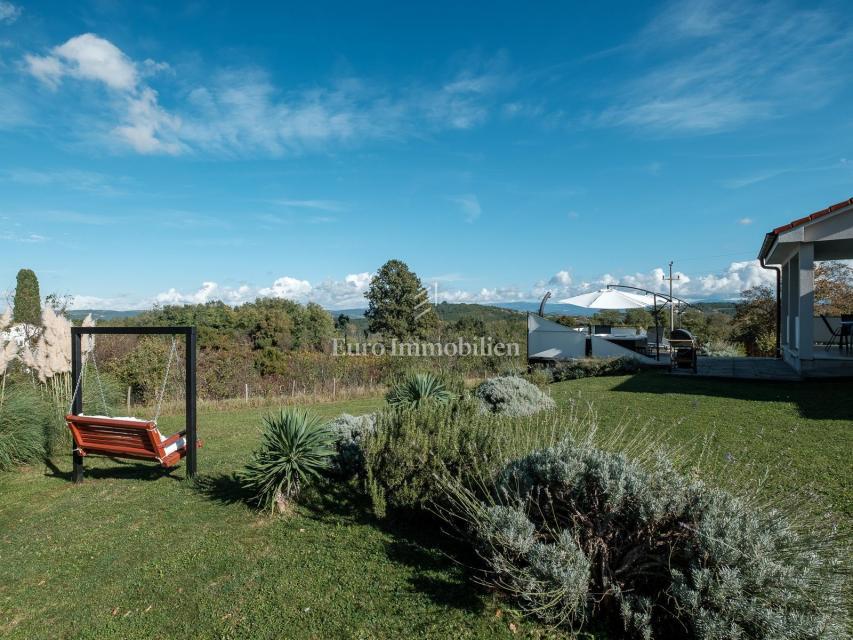 Casa immersa nella natura - zona Montona