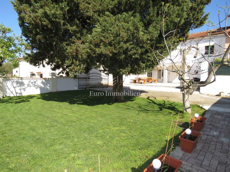 Istria - casa in pietra con piscina in posizione tranquilla