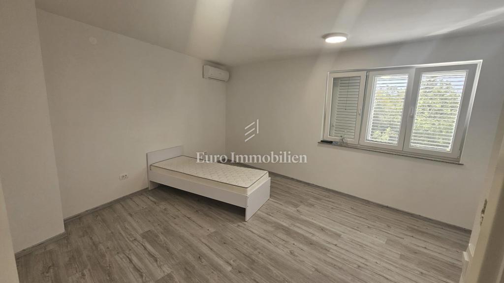 Jadranovo - nuova casa con piscina