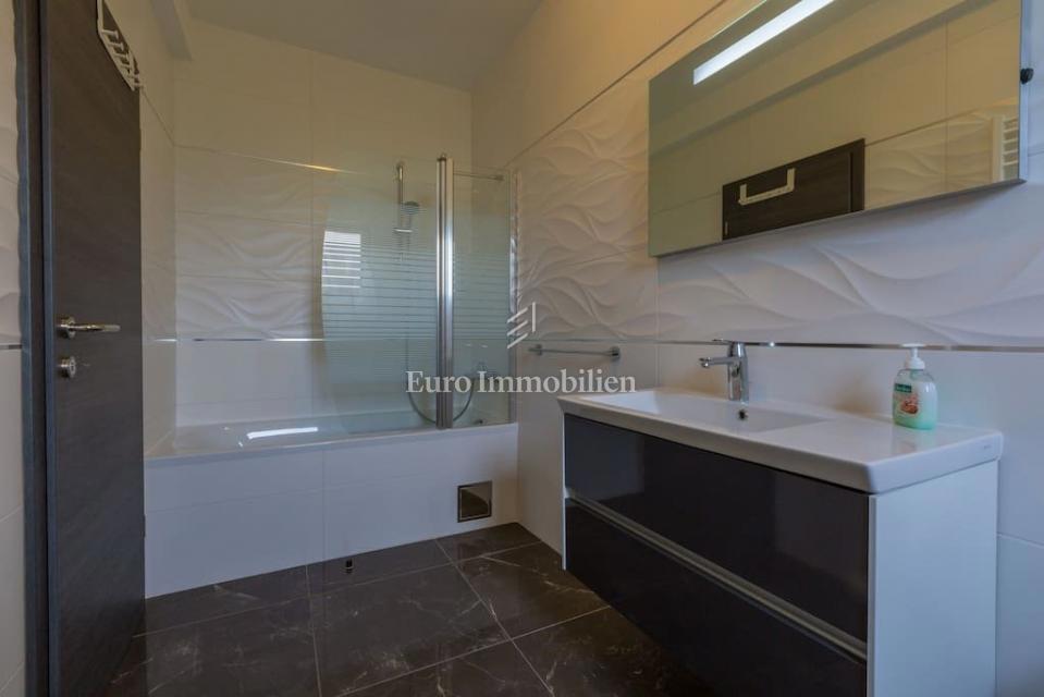 Casa indipendente con piscina Crikvenica