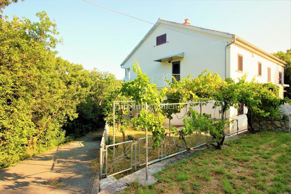 Jablanac, casa con terreno edificabile