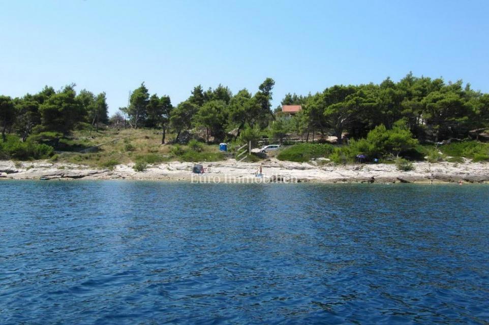 Terreno edificabile vicino al mare - isola di Hvar