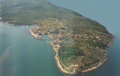 Terreno edificabile vicino al mare - isola di Hvar