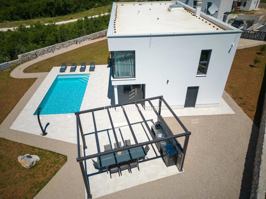 Villa con piscina e vista mare