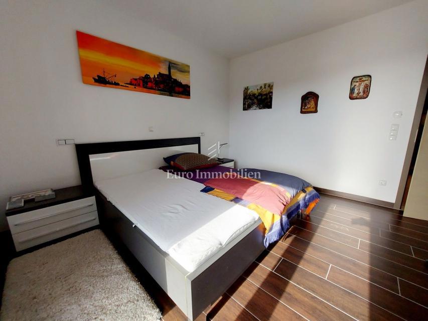 Rovigno - villa moderna con ampio giardino