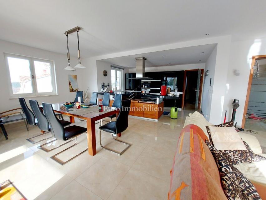 Rovigno - villa moderna con ampio giardino