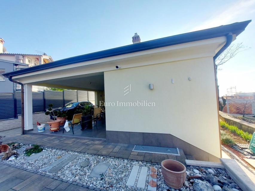 Rovigno - villa moderna con ampio giardino