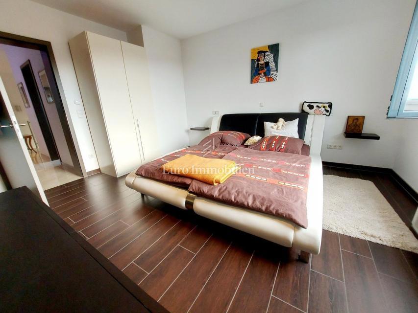 Rovigno - villa moderna con ampio giardino