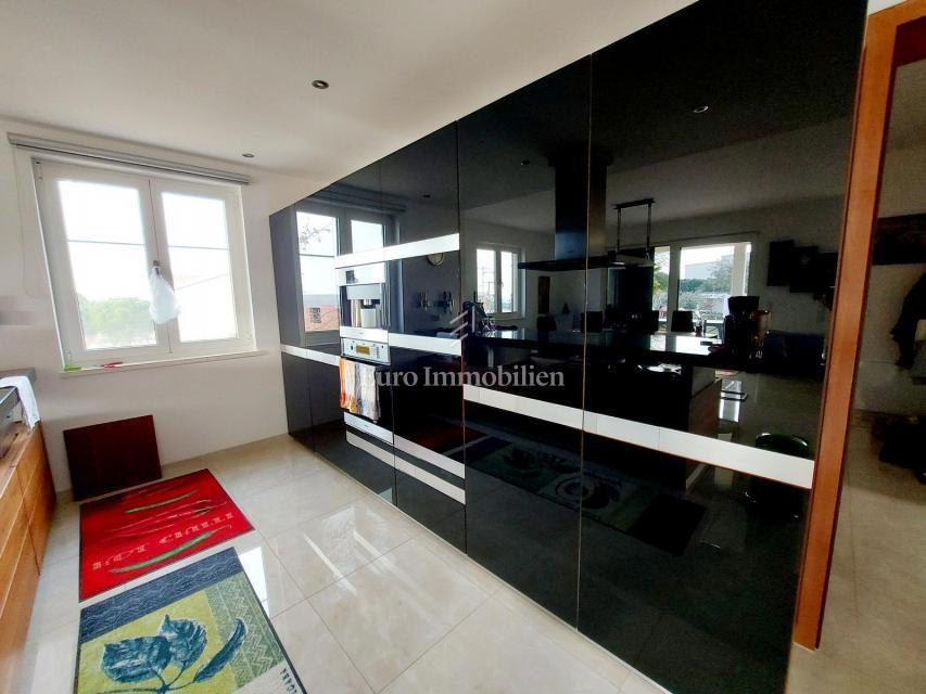 Rovigno - villa moderna con ampio giardino