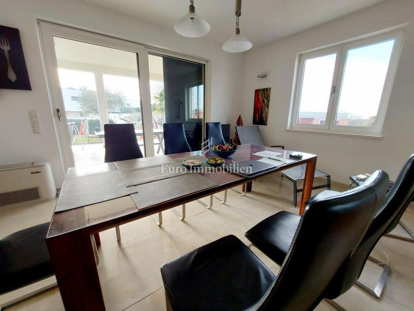 Rovigno - villa moderna con ampio giardino