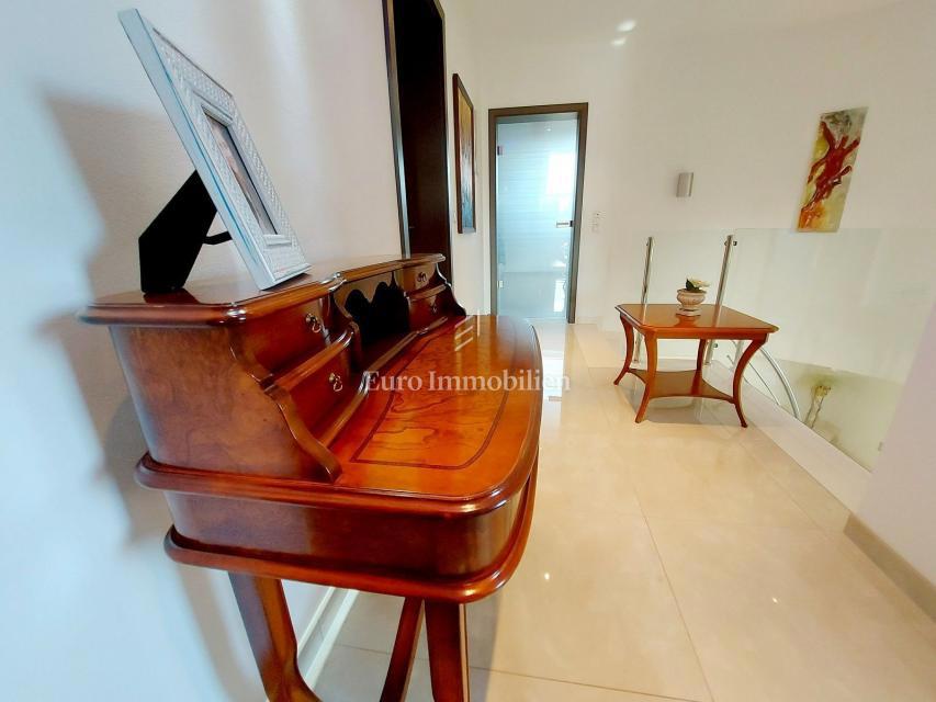 Rovigno - villa moderna con ampio giardino