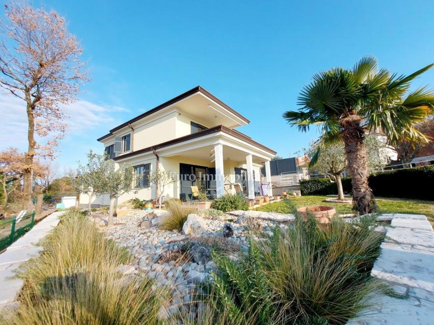 Rovigno - villa moderna con ampio giardino