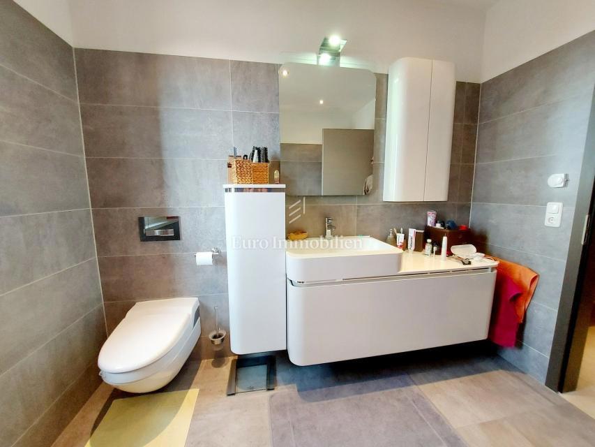 Rovigno - villa moderna con ampio giardino