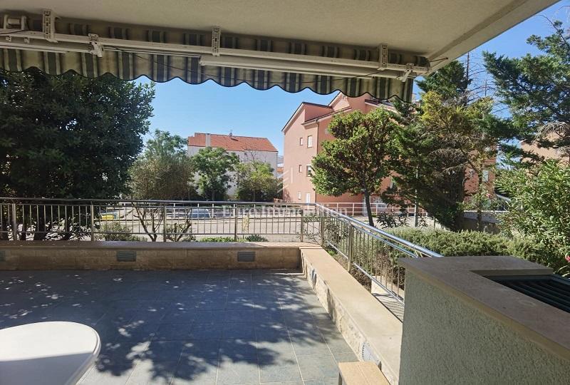 Novalja - piano terra con terrazza e giardino