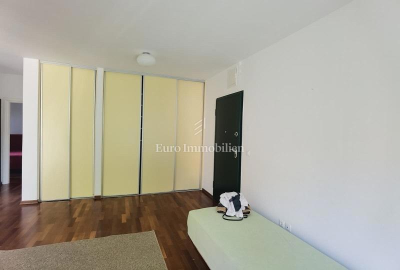 Novalja - piano terra con terrazza e giardino