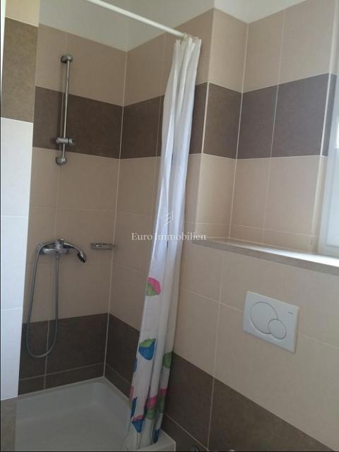 Novalja - piano terra con terrazza e giardino