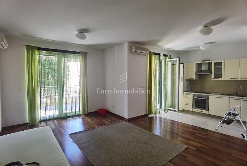 Novalja - piano terra con terrazza e giardino