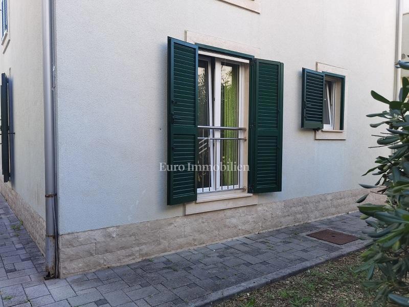 Novalja - piano terra con terrazza e giardino