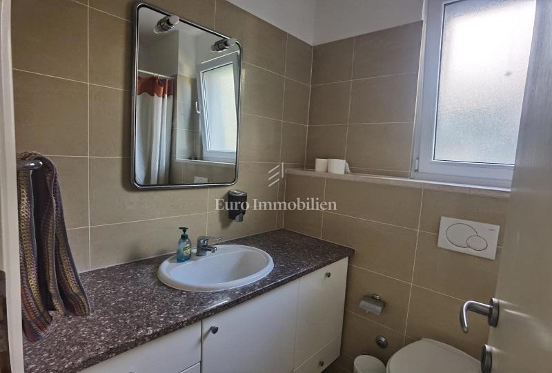 Novalja - piano terra con terrazza e giardino