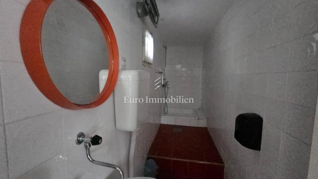 Crikvenica - casa su tre piani, 2a fila dal mare