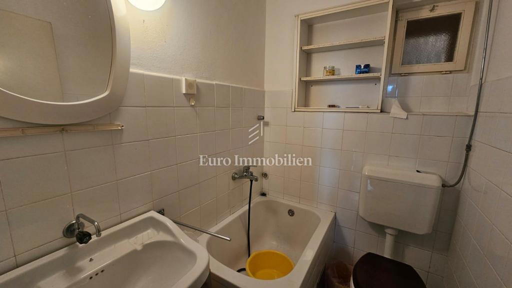 Crikvenica - casa su tre piani, 2a fila dal mare