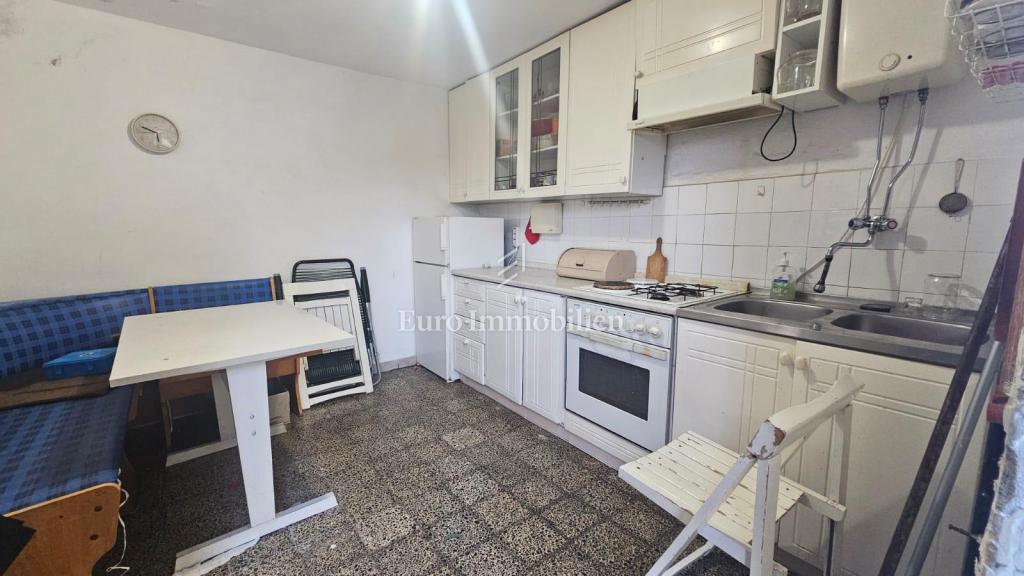 Crikvenica - casa su tre piani, 2a fila dal mare