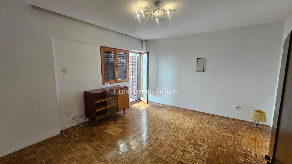 Crikvenica - casa su tre piani, 2a fila dal mare