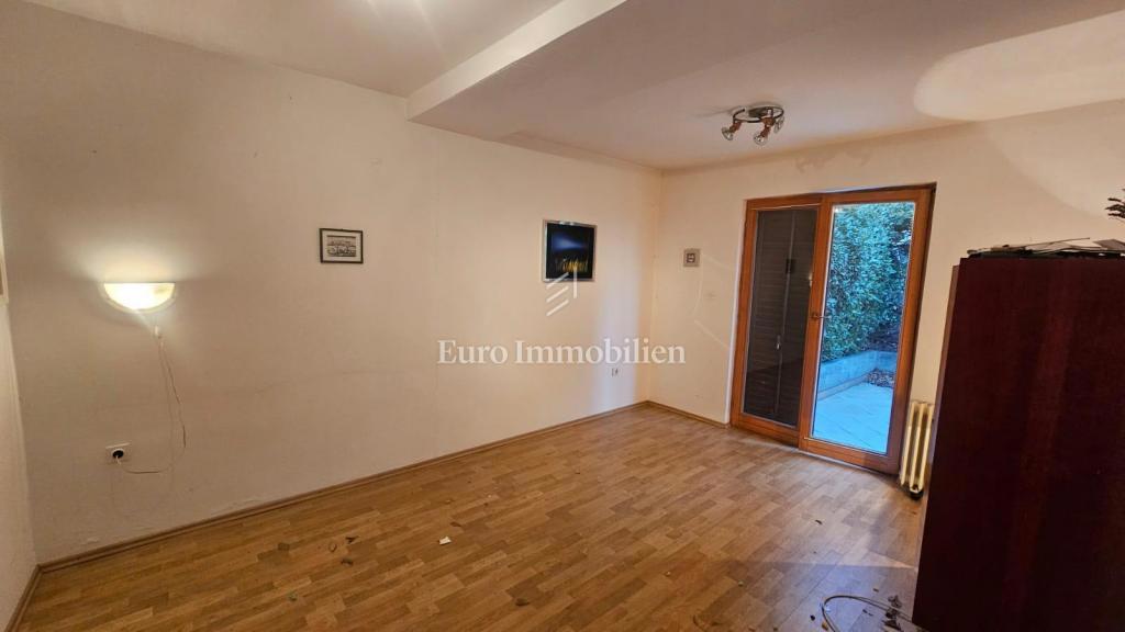 Crikvenica - casa su tre piani, 2a fila dal mare