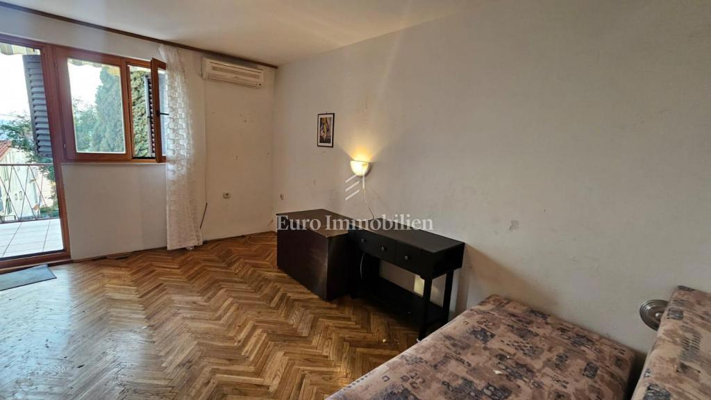 Crikvenica - casa su tre piani, 2a fila dal mare