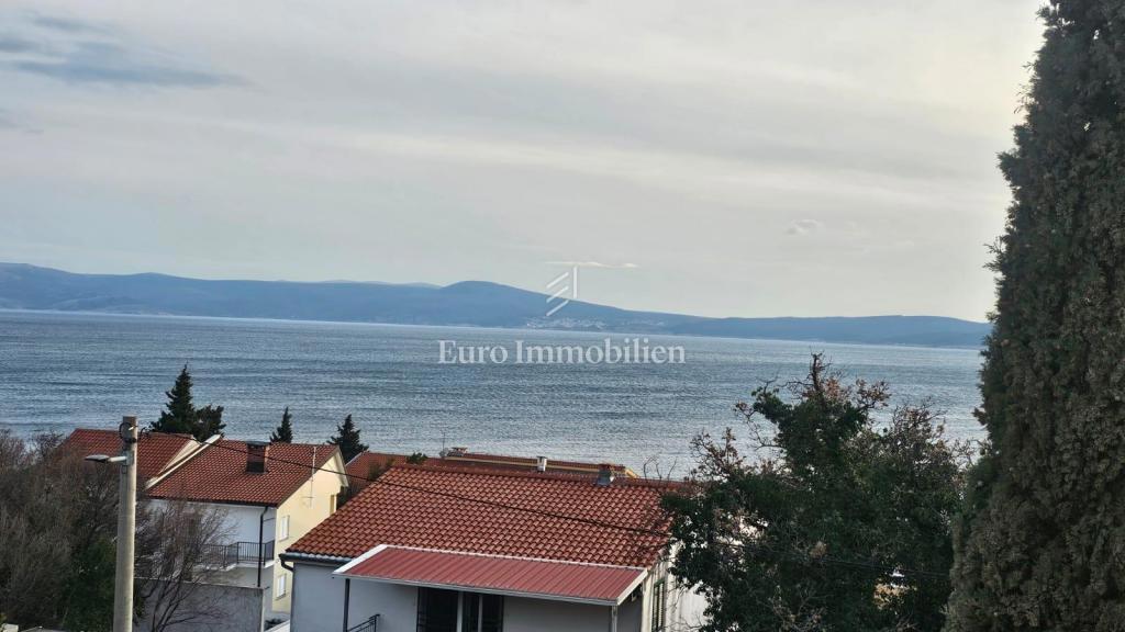 Crikvenica - casa su tre piani, 2a fila dal mare