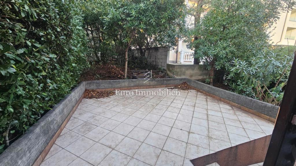 Crikvenica - casa su tre piani, 2a fila dal mare